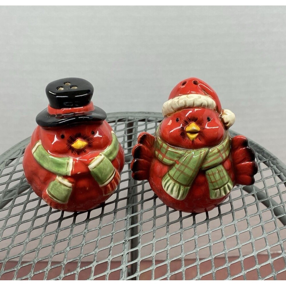 Christmas Holiday Red Cardinal Hand Painted Ceramic Salt And Pepper Shaker Set